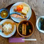 朝の定食。七時からやってます。