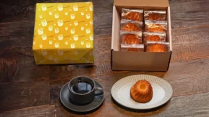 マフィン4個とガトーショコラ4個（箱＋包装紙）