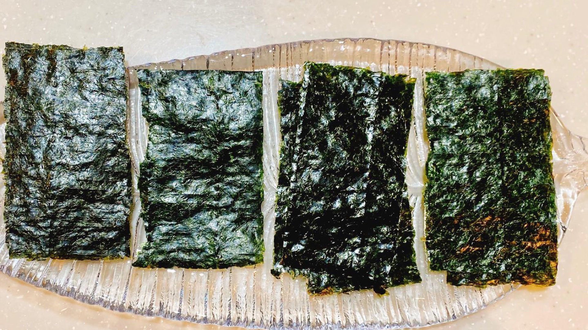 海苔（皿に並ぶ）
